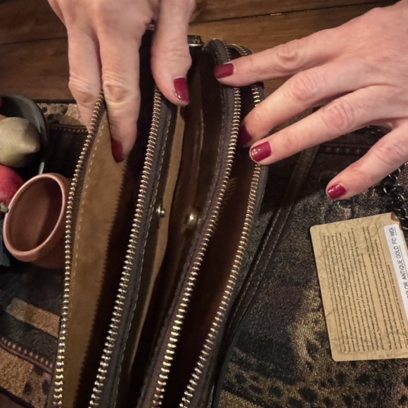 Patricia Nash Chambery Crossbody in Antique Gold, Unused and Beautiful - Picture 5 of 11